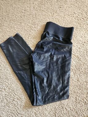 Carbon38 Shiny Black Faux-Leather Leggings